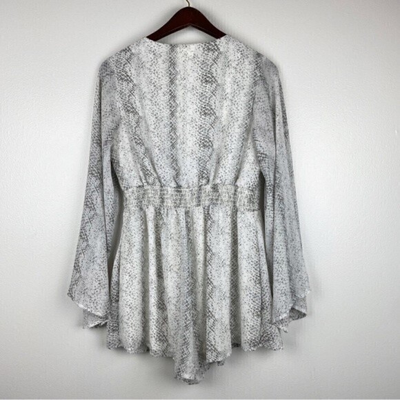 Altar'd State Front Tie Long Sleeve Snakeskin Print Romper Gray Size M - Picture 6 of 10